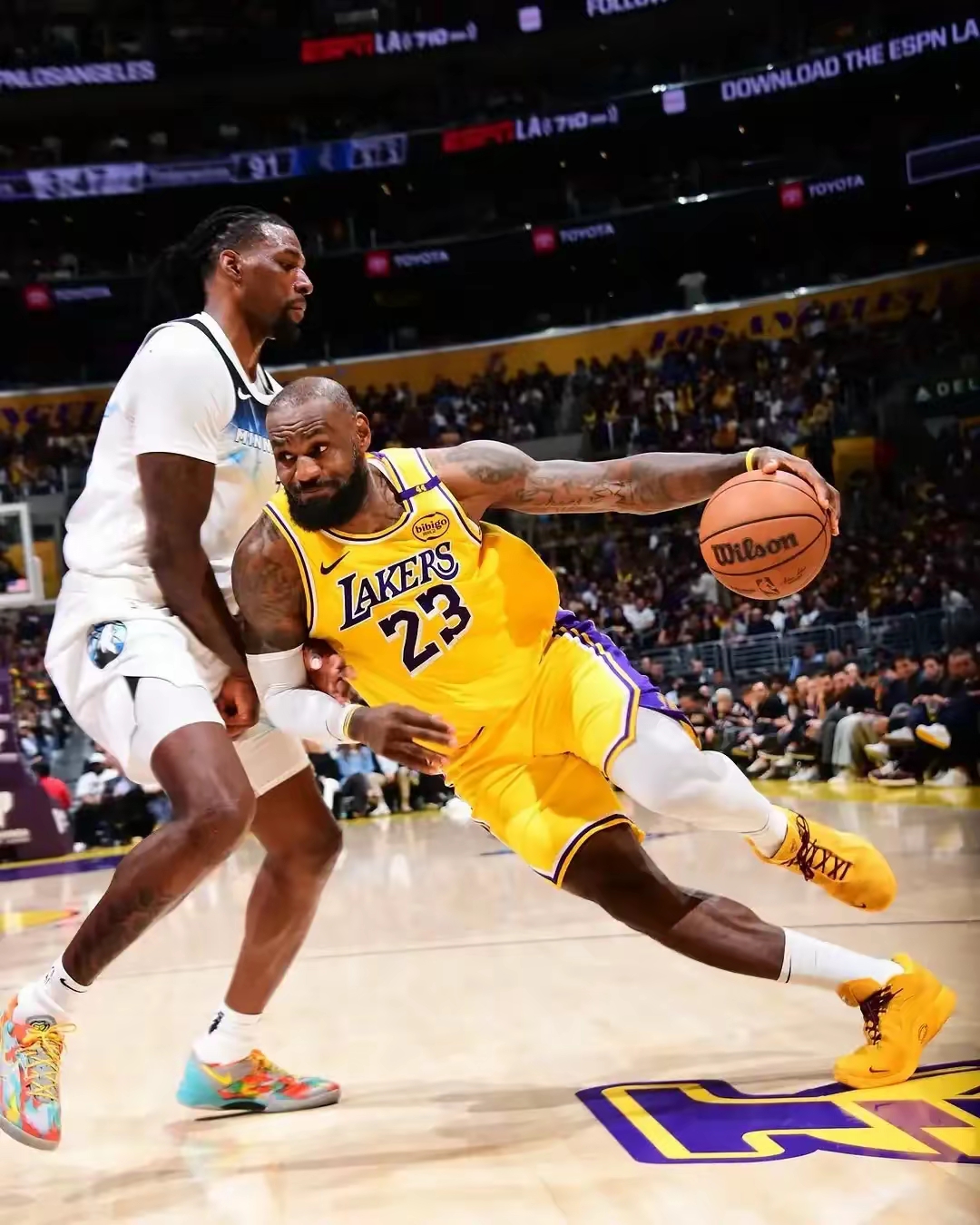 科维托娃巅峰对决，詹姆斯与90激战公牛分钟，赛况扑朔迷离胜负难料！